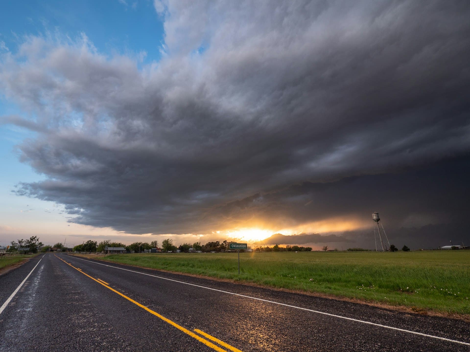 Ominous Texas thunderstorm approaching over rural landscape with dramatic storm clouds