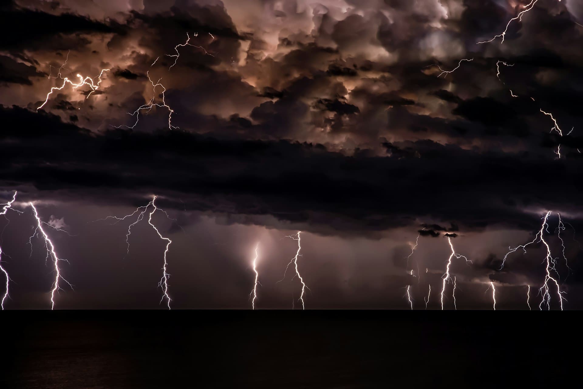 Severe thunderstorm with multiple lightning strikes representing Dallas hail season weather