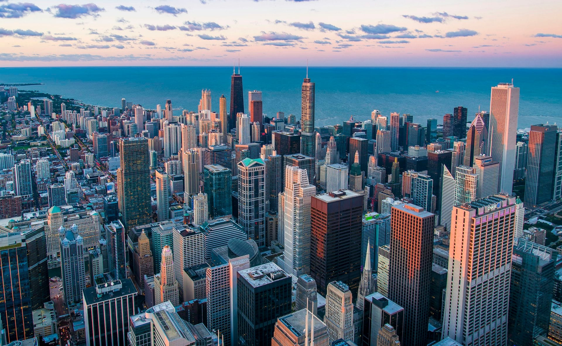 Chicago skyline at sunset with Willis Tower and downtown skyscrapers